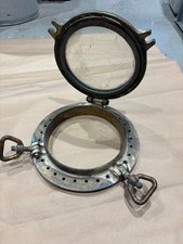 Bullauge, Messingfenster